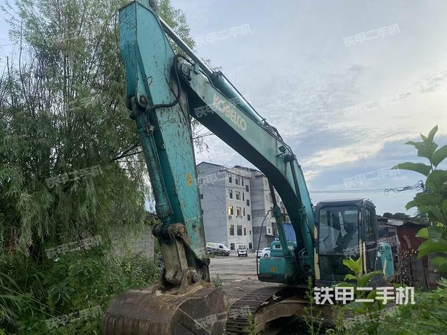 神钢SK200-8挖掘机