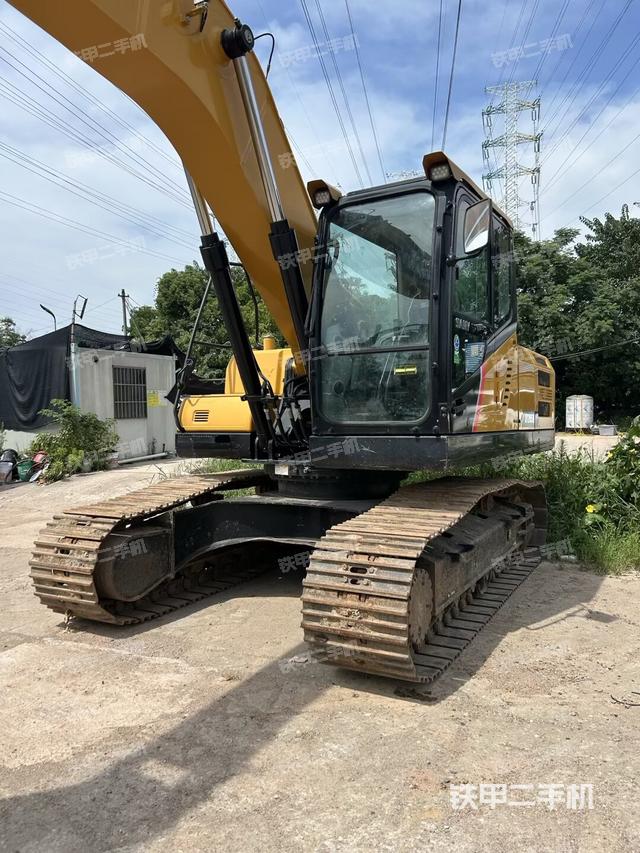 大臂油缸整体 竖拍（工作和回转装置）