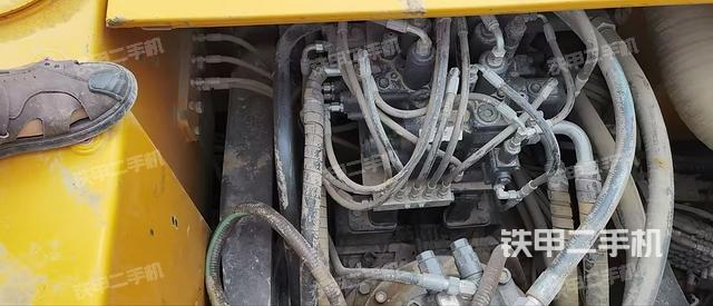 回转马达和主控阀（整机外观）