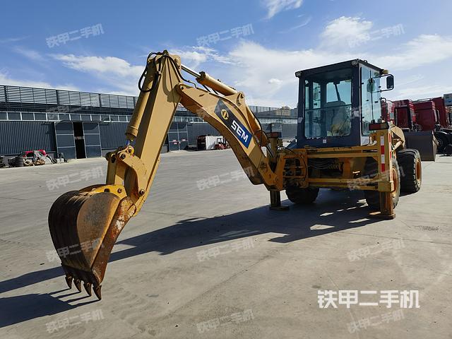 整機(jī)右后45°(設(shè)備外觀及核心部件) 整機(jī)右后45°(設(shè)備外觀及核心部件)