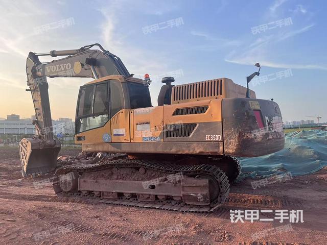 整機(jī)右后45°(整機(jī)外觀) 整機(jī)右后45°(整機(jī)外觀)