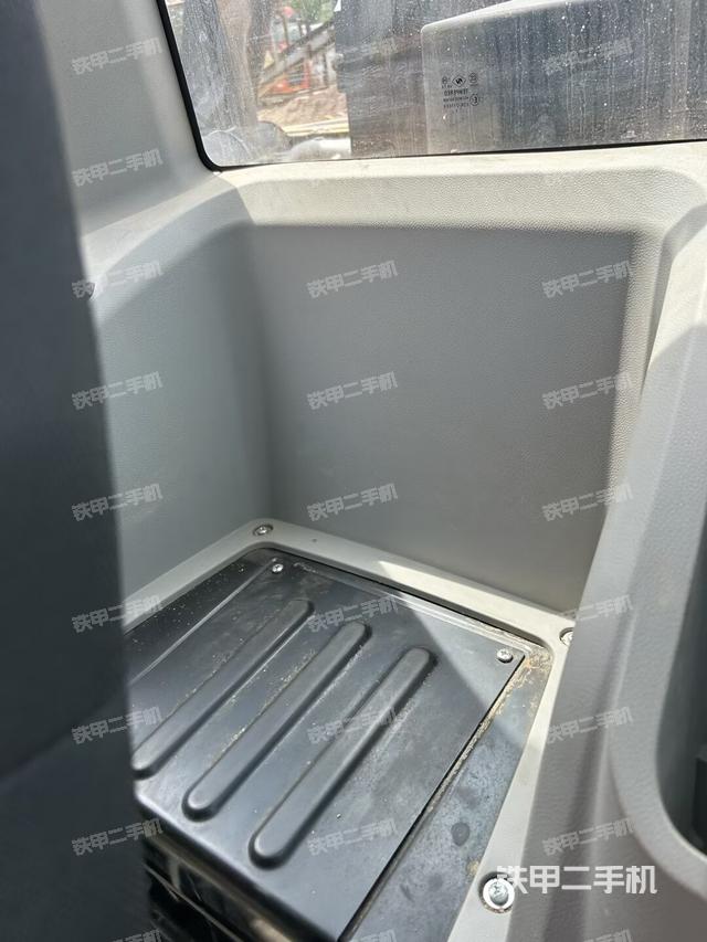 后窗玻璃角标（驾驶室部分）