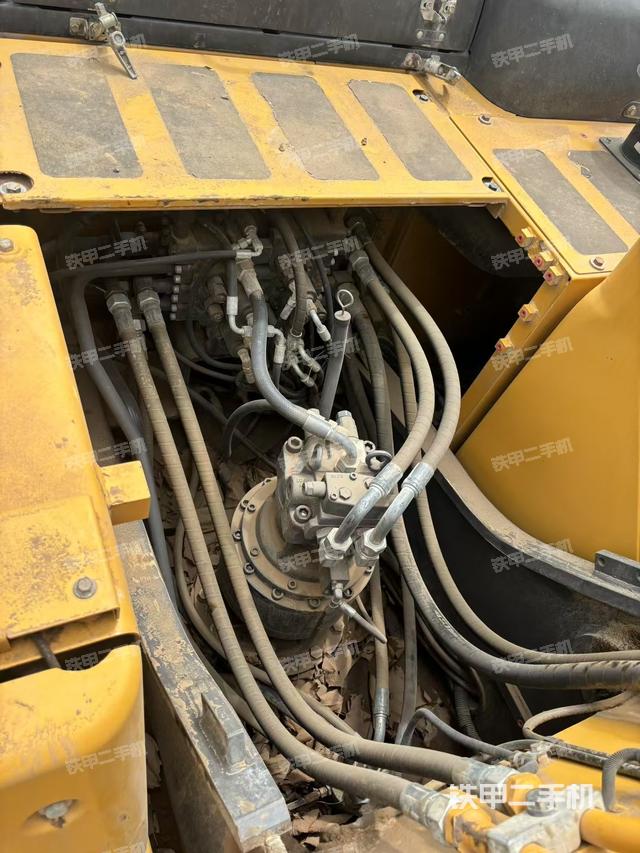 回轉(zhuǎn)馬達(dá)和主控閥（整機外觀）