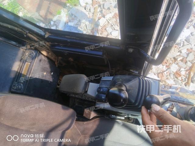 座椅左侧控制台/音响/含左手柄（驾驶室部分）