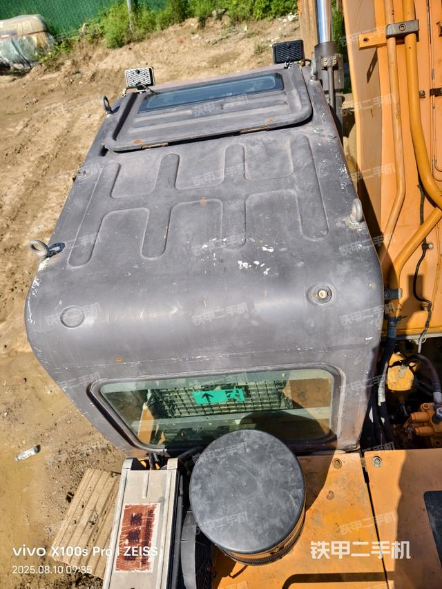 驾驶室顶部（整机外观）