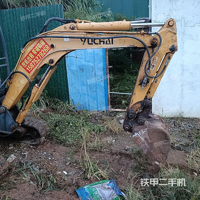 駕駛室頂部(整機(jī)外觀) 駕駛室頂部(整機(jī)外觀)