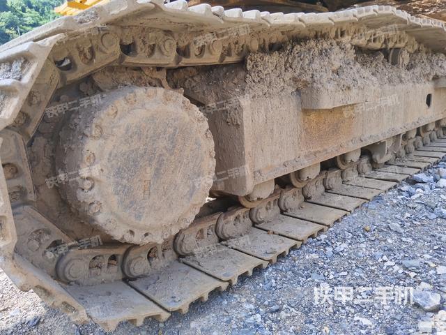 右驱动轮（行走机构）