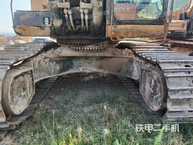 轉(zhuǎn)盤和下車架正前（工作和回轉(zhuǎn)裝置）