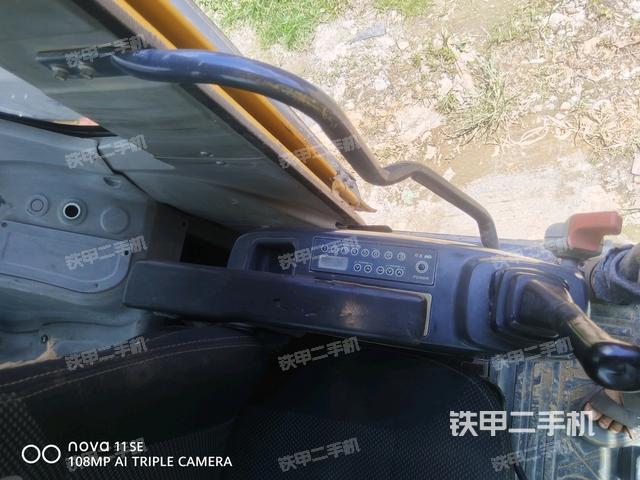 座椅右侧控制台/钥匙门/油门/含右手柄（驾驶室部分）