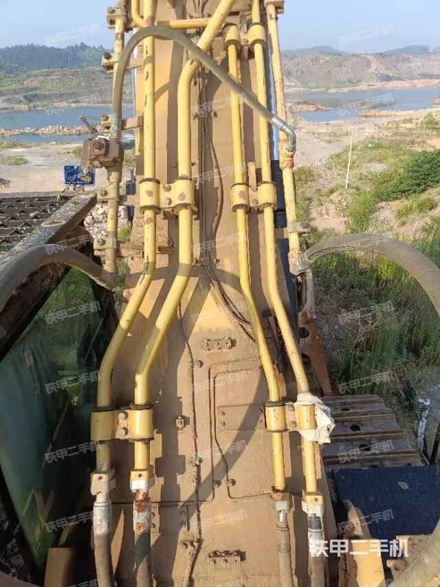 大臂背部俯視（工作和回轉(zhuǎn)裝置）