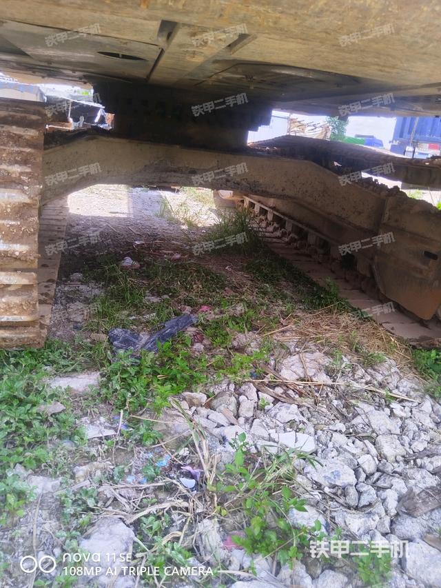 转盘和下车架正前（工作和回转装置）