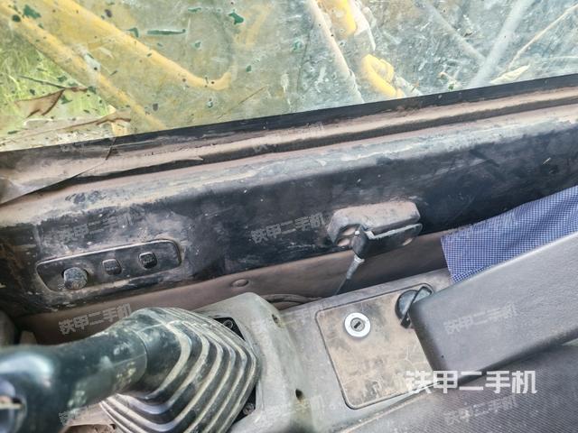 座椅右侧控制台/钥匙门/油门/含右手柄（驾驶室部分）