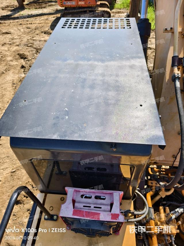 驾驶室顶部（整机外观）