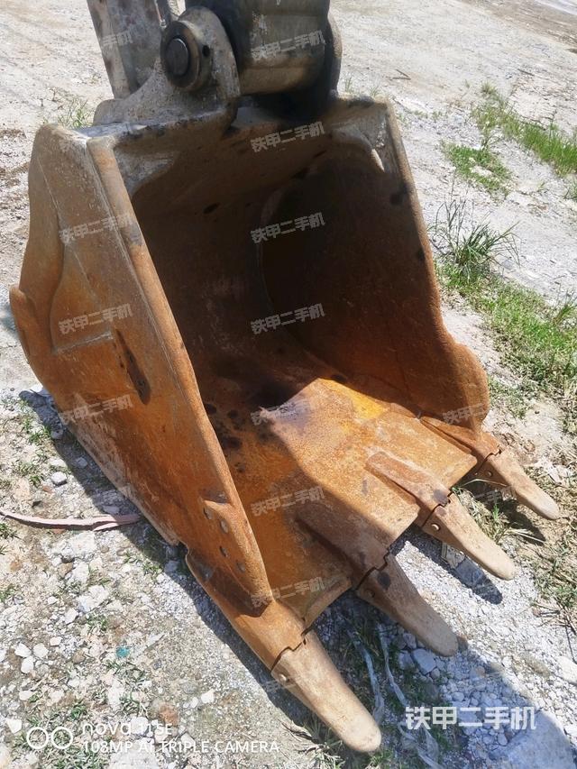 铲斗右后整体（工作和回转装置）