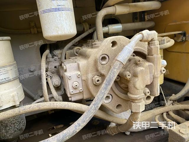 液壓泵斜45?左（大件艙室）