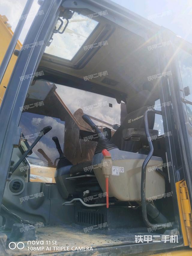 顶棚整体（驾驶室部分）