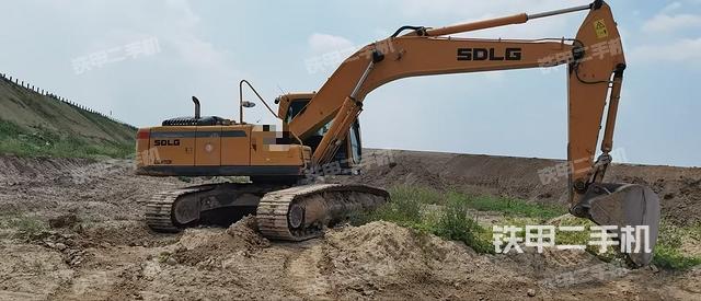 驾驶室顶部（整机外观）