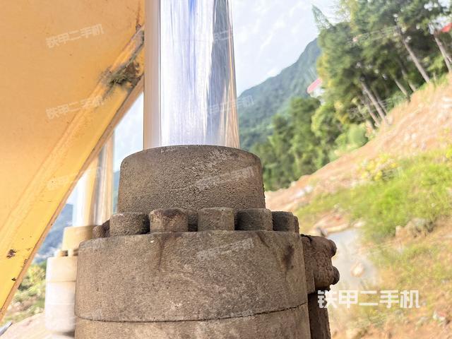 转盘和下车架正前（工作和回转装置）