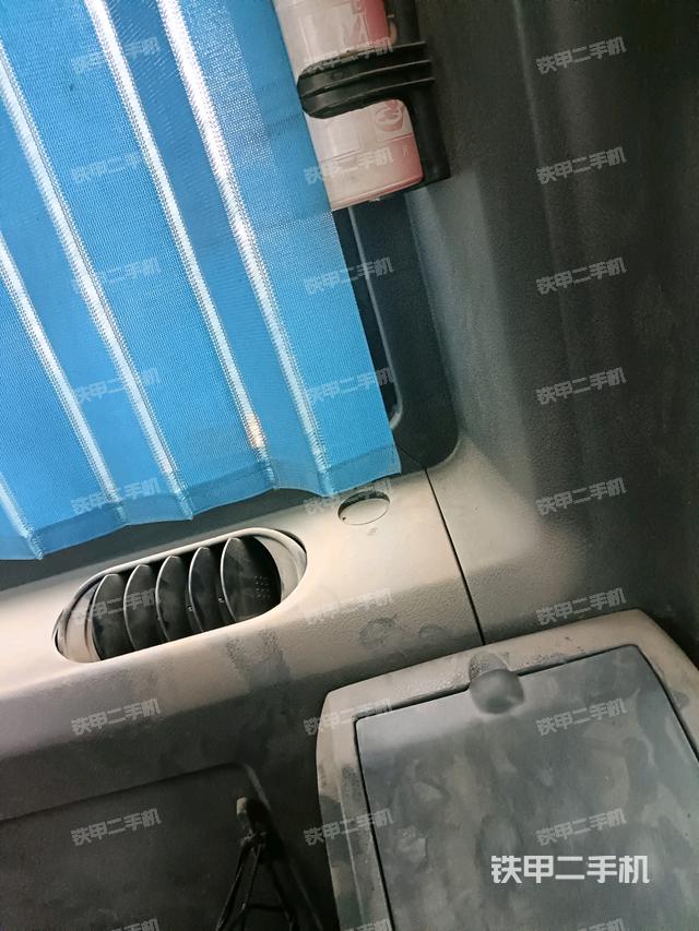 后窗玻璃角标（驾驶室部分）