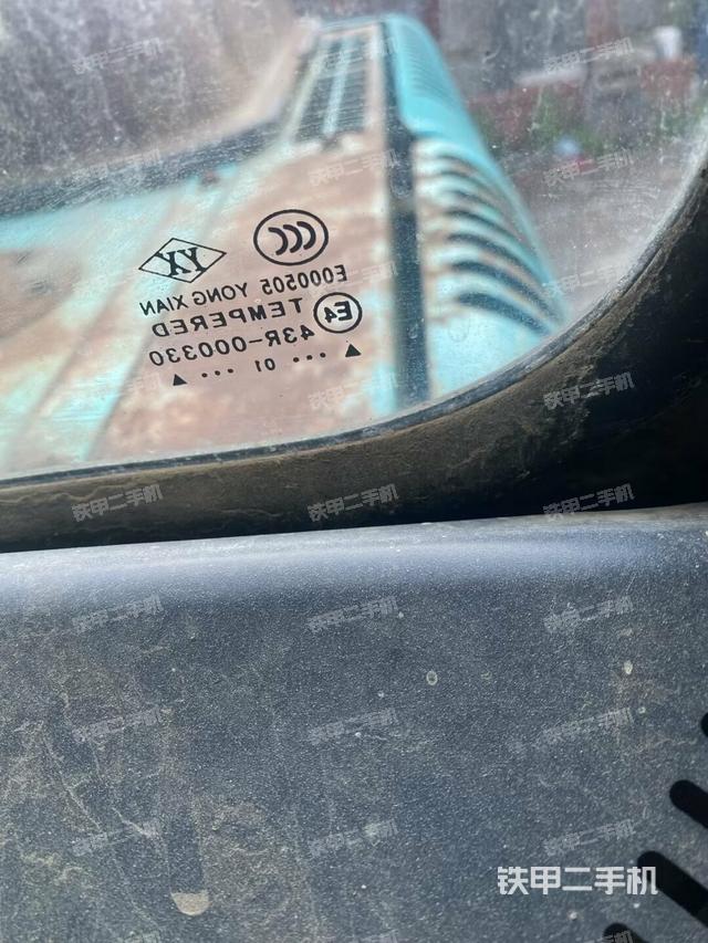 后窗玻璃角標（駕駛室部分）