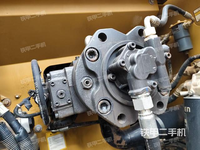 液壓泵艙室正面整體（整機(jī)外觀）