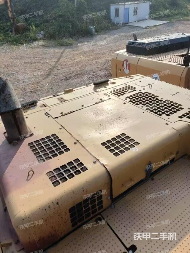 發(fā)動(dòng)機(jī)室（上車部件）