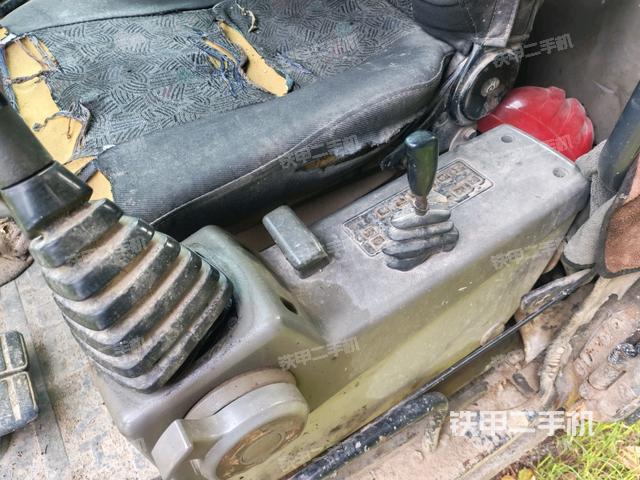 座椅左侧控制台/音响/含左手柄（驾驶室部分）