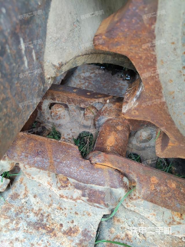 右驱动轮（行走机构）