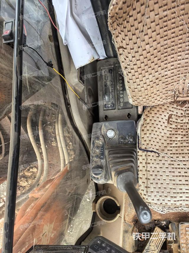 座椅右側(cè)控制臺/鑰匙門/油門/含右手柄（駕駛室部分）