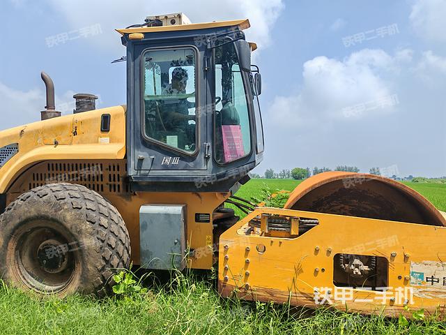 整機右后45°（設(shè)備外觀及核心部件）