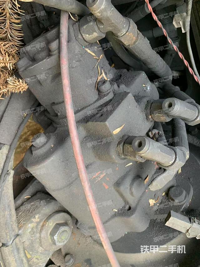 液壓泵艙室正面整體（整機(jī)外觀）