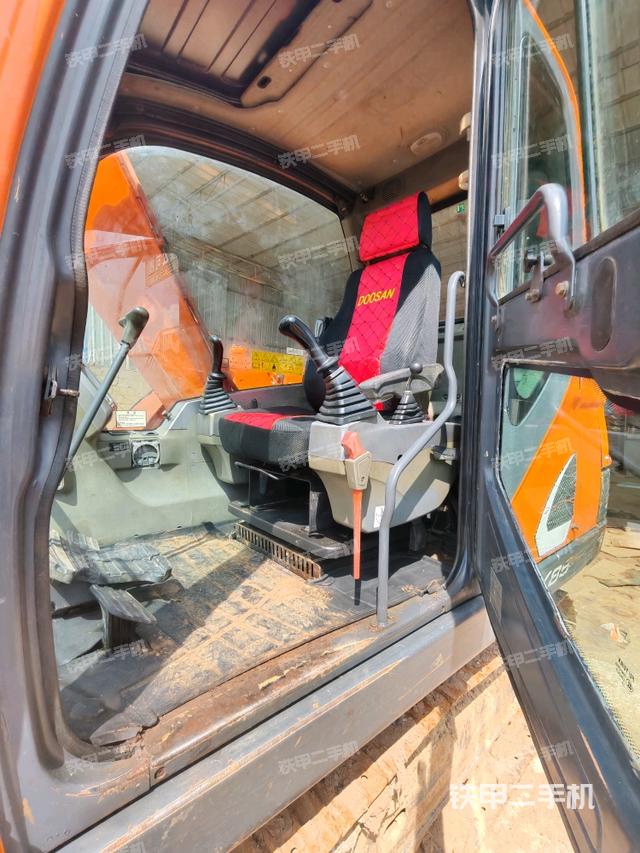 驾驶室整体（整机外观）