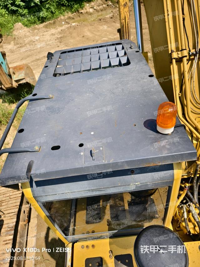 驾驶室顶部（整机外观）