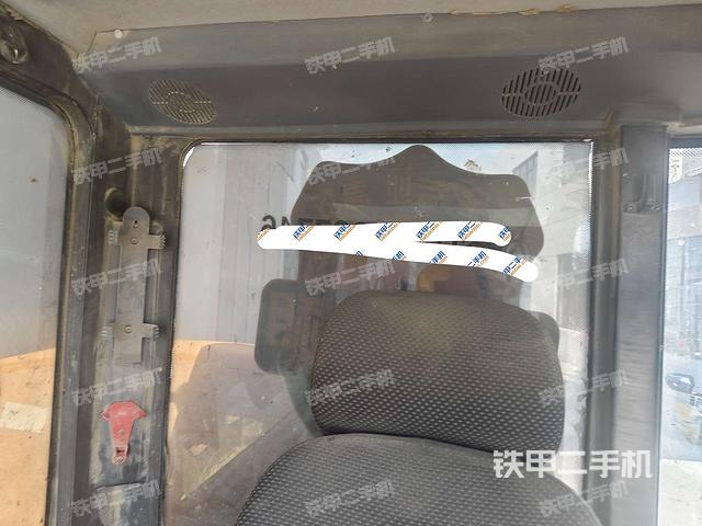 后窗玻璃角标（驾驶室部分）