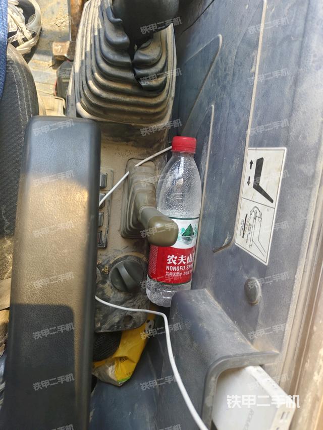 座椅右侧控制台/钥匙门/油门/含右手柄（驾驶室部分）