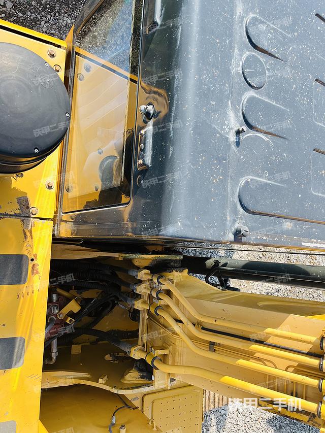 駕駛室頂部（整機外觀）