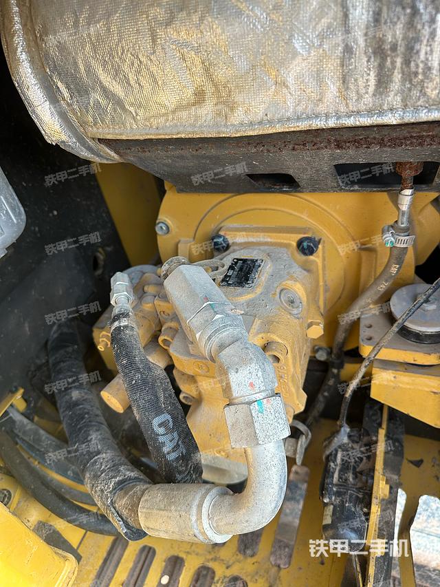 液壓泵艙室正面整體（整機(jī)外觀）