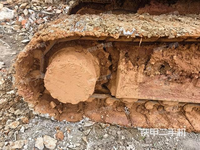 右驅(qū)動輪（行走機(jī)構(gòu)）