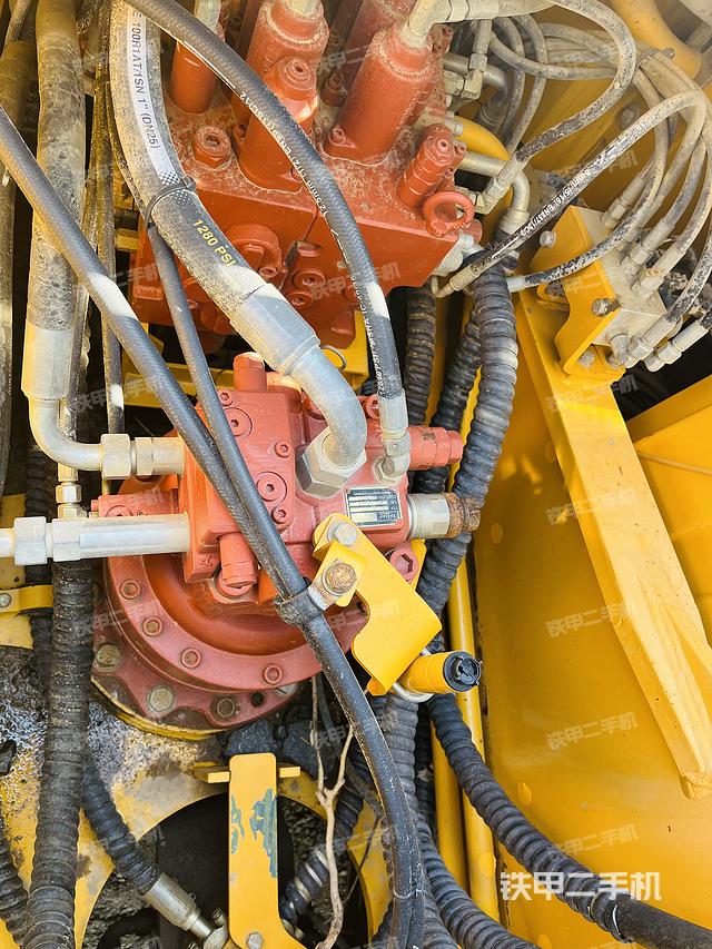 回轉(zhuǎn)馬達和主控閥（整機外觀）