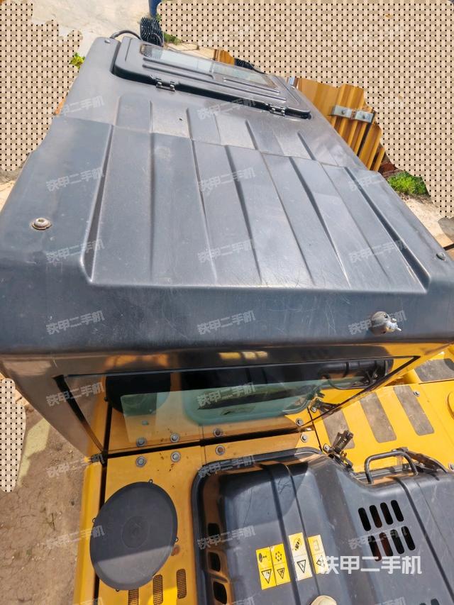 驾驶室顶部（整机外观）