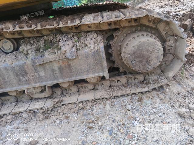 左驅(qū)動輪（行走機構(gòu)）