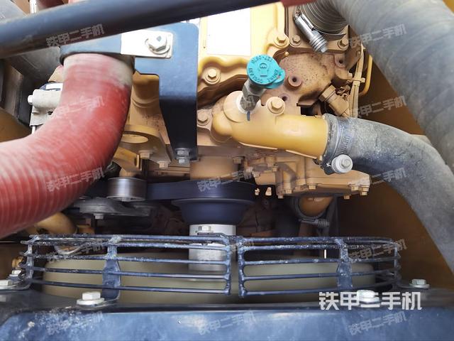 發(fā)動(dòng)機(jī)室（上車(chē)部件）