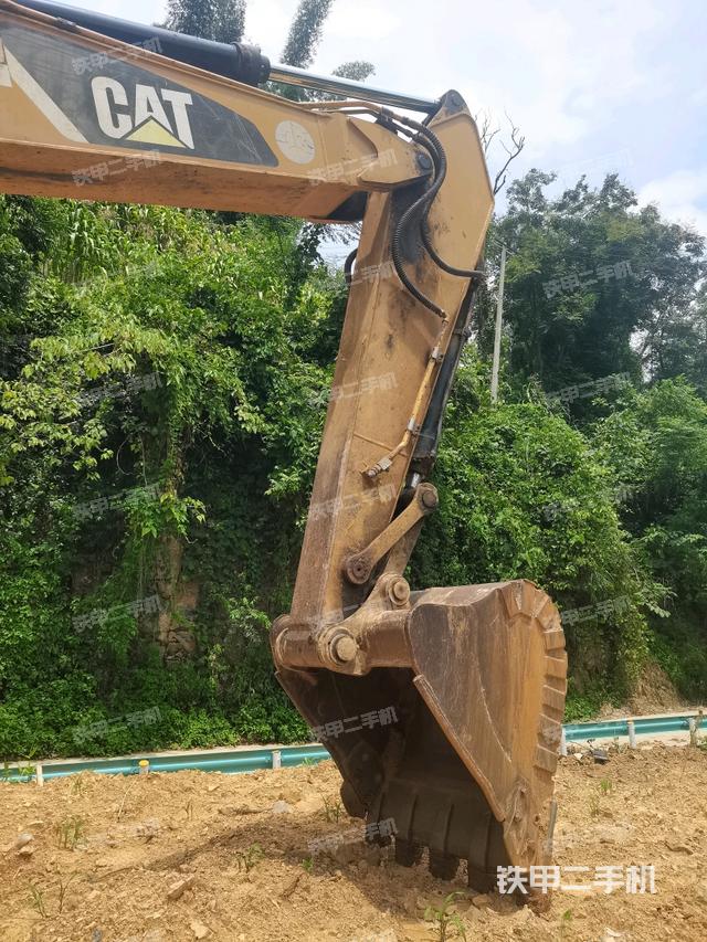 小臂整体右前（工作和回转装置）