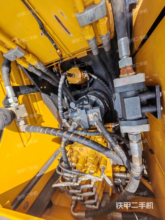 回转马达和主控阀（整机外观）