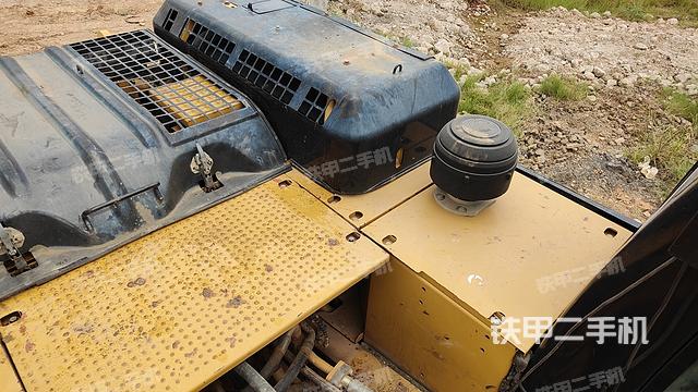 駕駛室整體(整機(jī)外觀) 駕駛室整體(整機(jī)外觀)