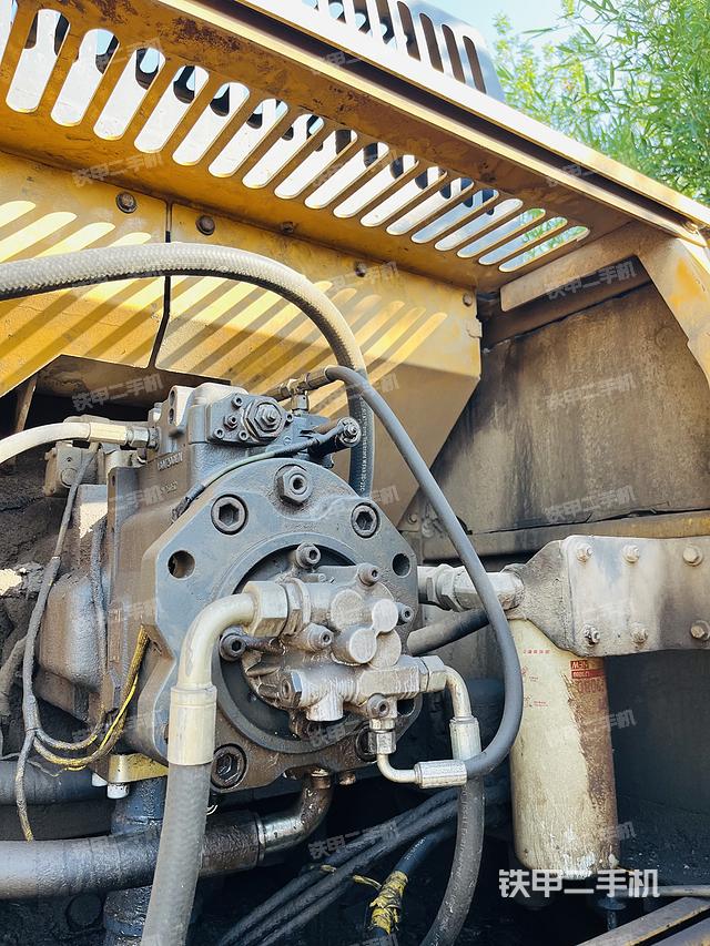 液壓泵艙室正面整體(整機(jī)外觀) 液壓泵艙室正面整體(整機(jī)外觀)