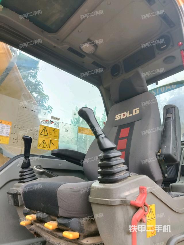 驾驶室整体（整机外观）