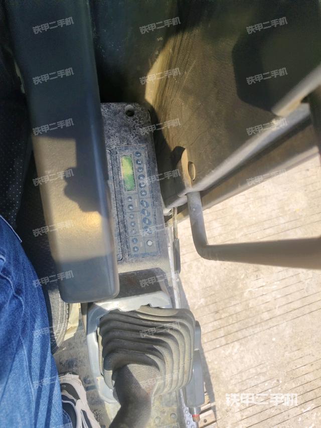 座椅左侧控制台/音响/含左手柄（驾驶室部分）