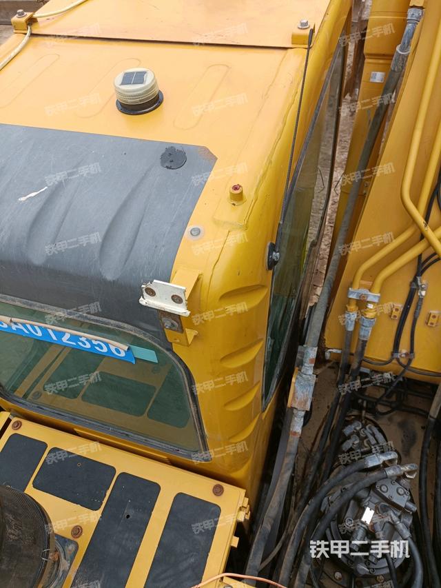 驾驶室顶部（整机外观）