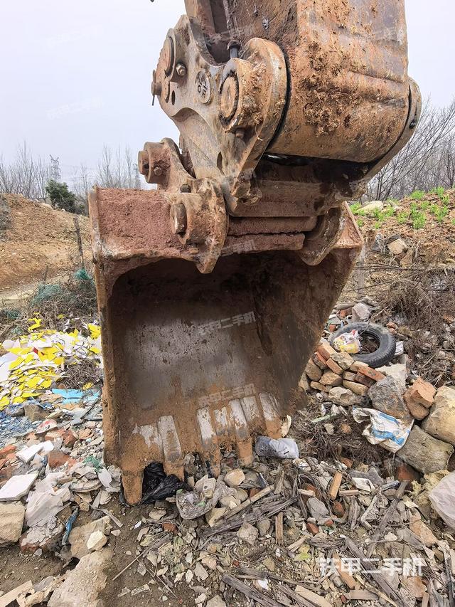 鏟斗右后整體（工作和回轉(zhuǎn)裝置）